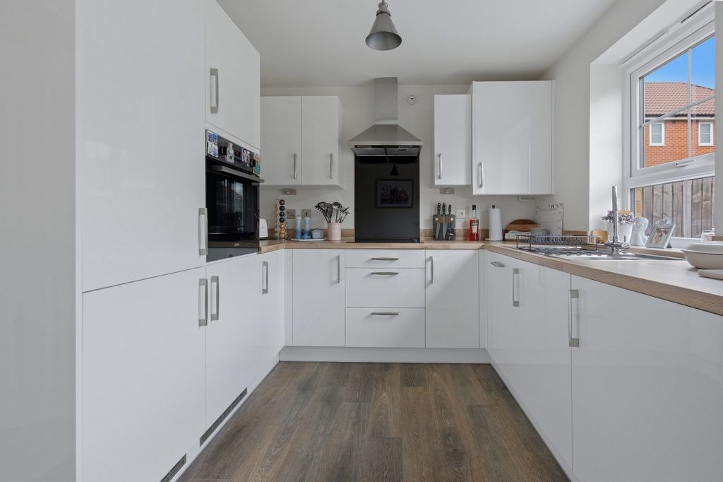 Property photo 2 of 21 5127082