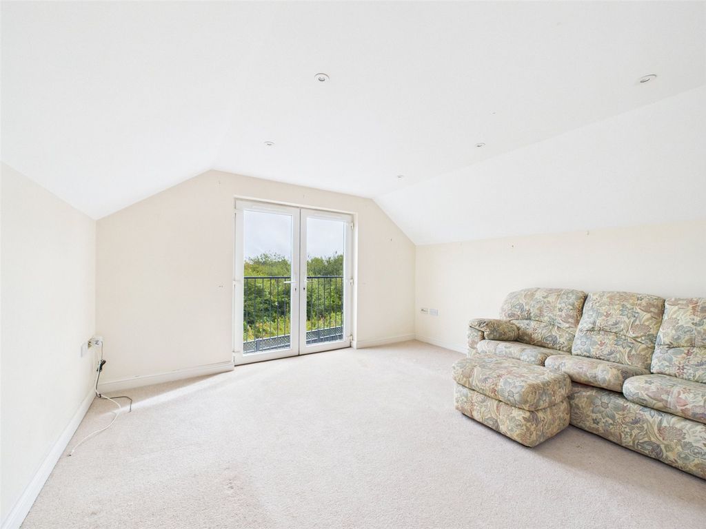 Property photo 3 of 16 Lounge / Diner