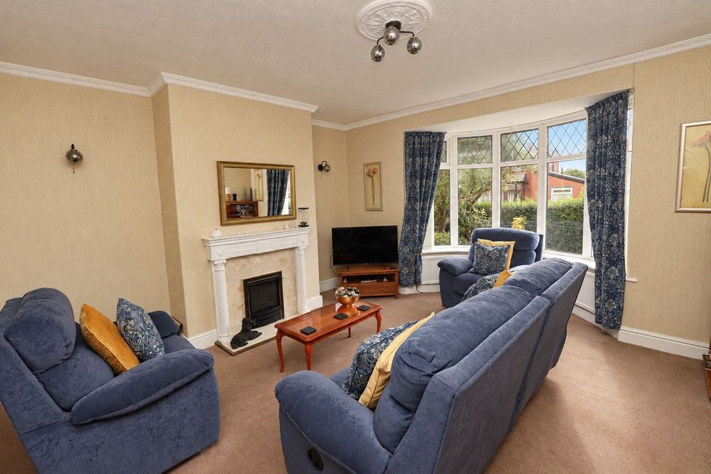 Property photo 2 of 32