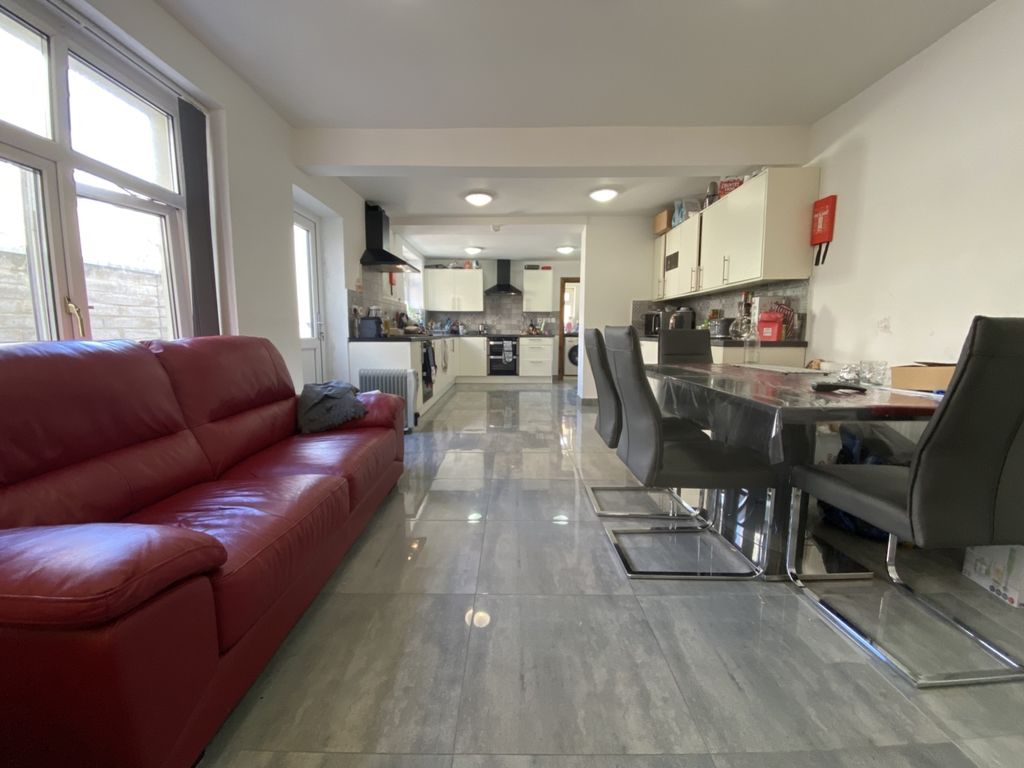 Property photo 3 of 8 .....