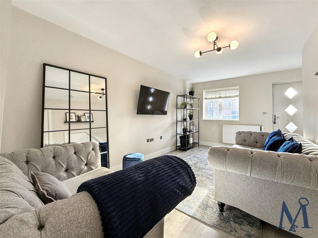 Property photo 2 of 18 Living Room