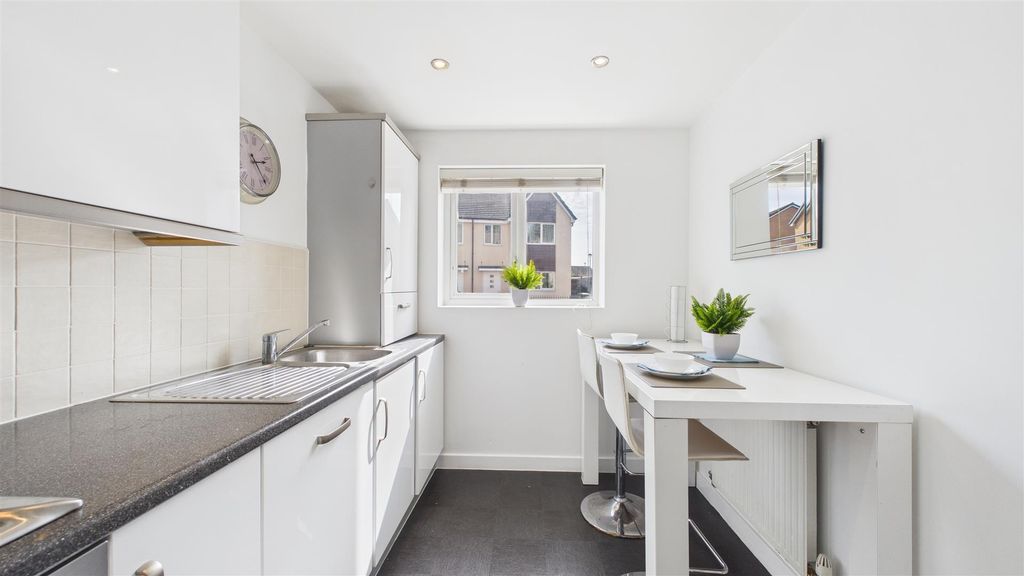 Property photo 3 of 16 Cam05101G0-Pr0081-Still010.Jpg