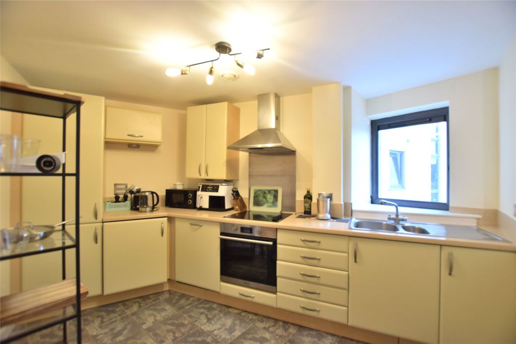 Property photo 3 of 13 Kitchen