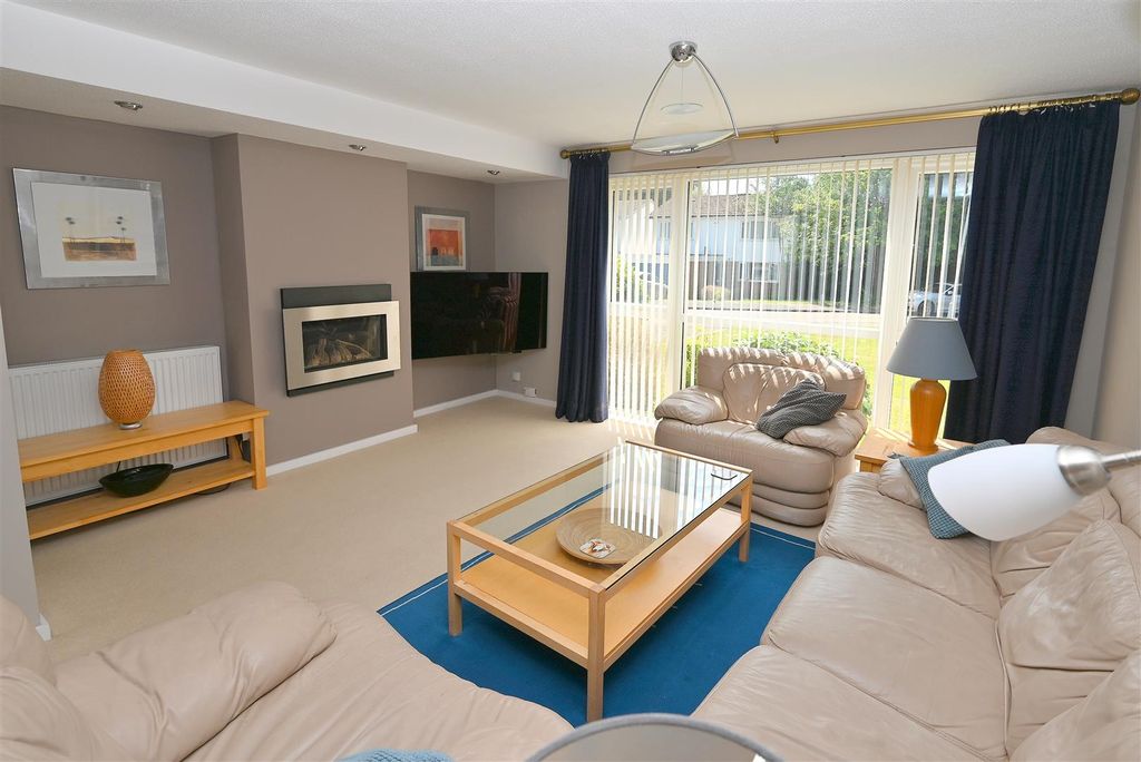 Property photo 2 of 20 Lounge..Jpg