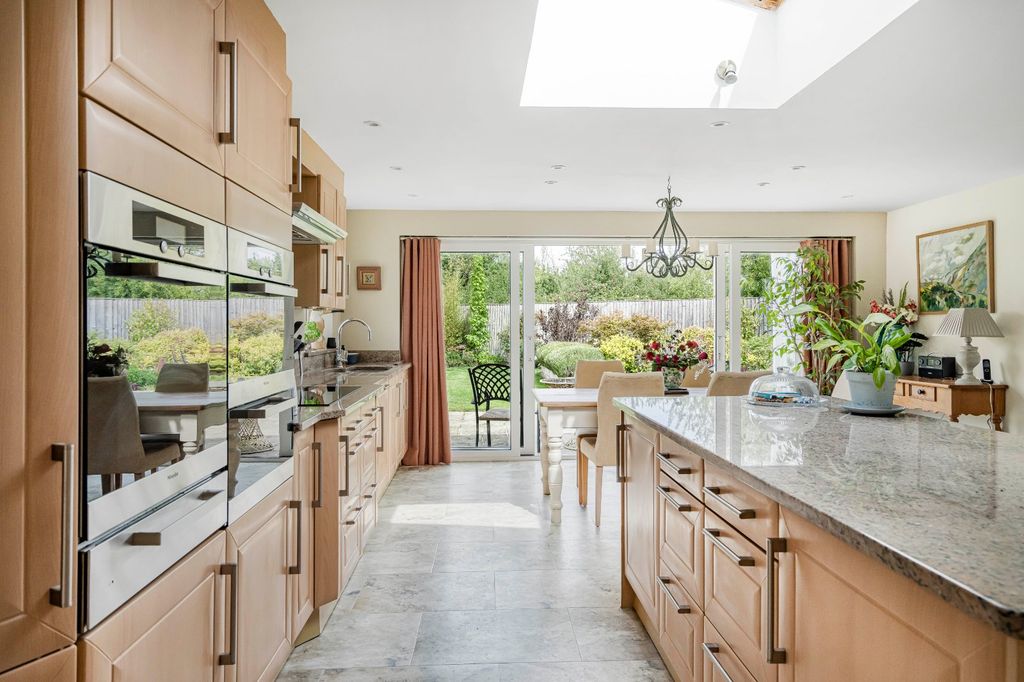 Property photo 3 of 10 Kitchen/Dining Room