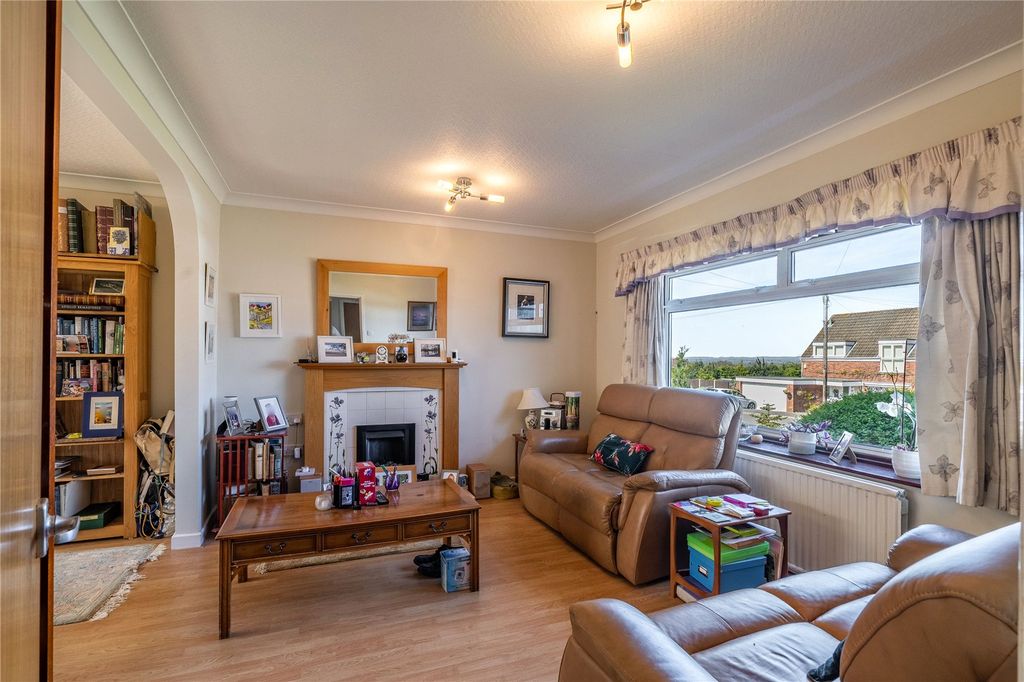 Property photo 3 of 32 Picture No. 16