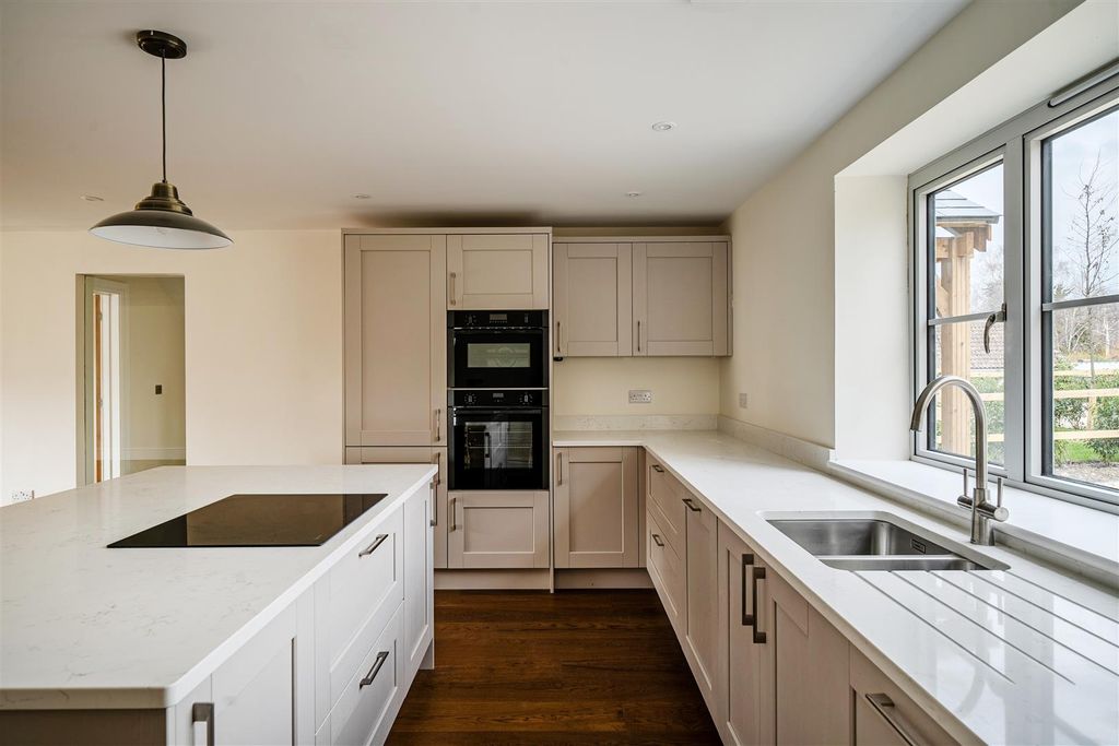 Property photo 3 of 19 Kitchen