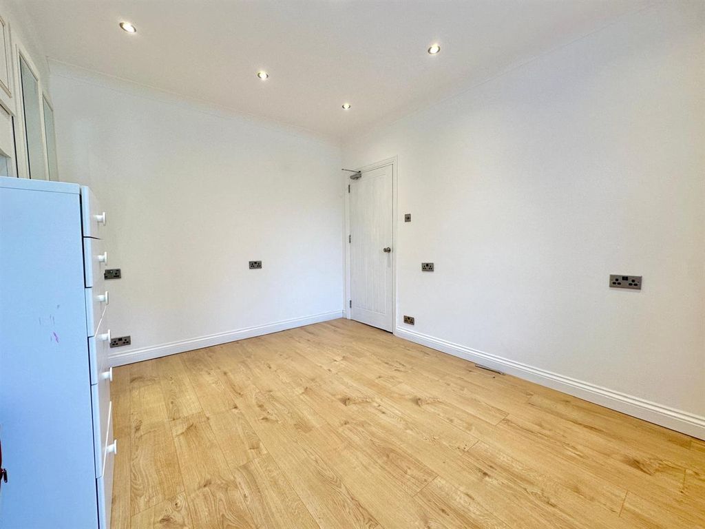 Property photo 2 of 7 Whatsapp Image 2025-11-05 At 12.30.17 Pm (5).Jpeg