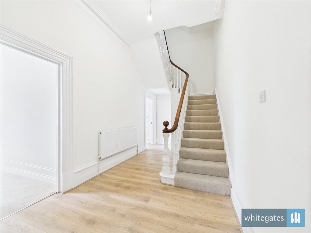 Property photo 2 of 21 Picture No. 04