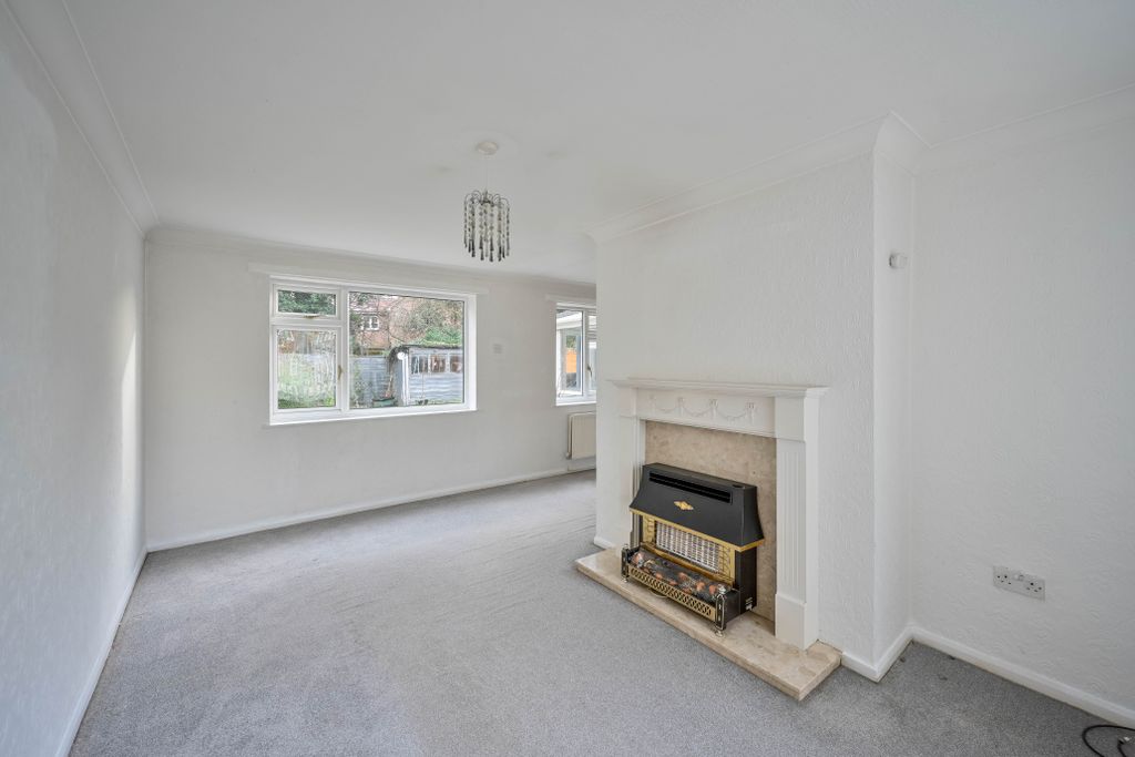 Property photo 3 of 15 Lounge