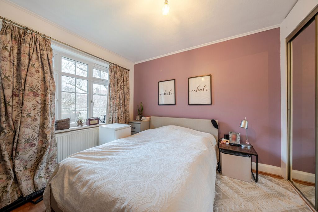 Property photo 2 of 7 1410068-11-698A0c...