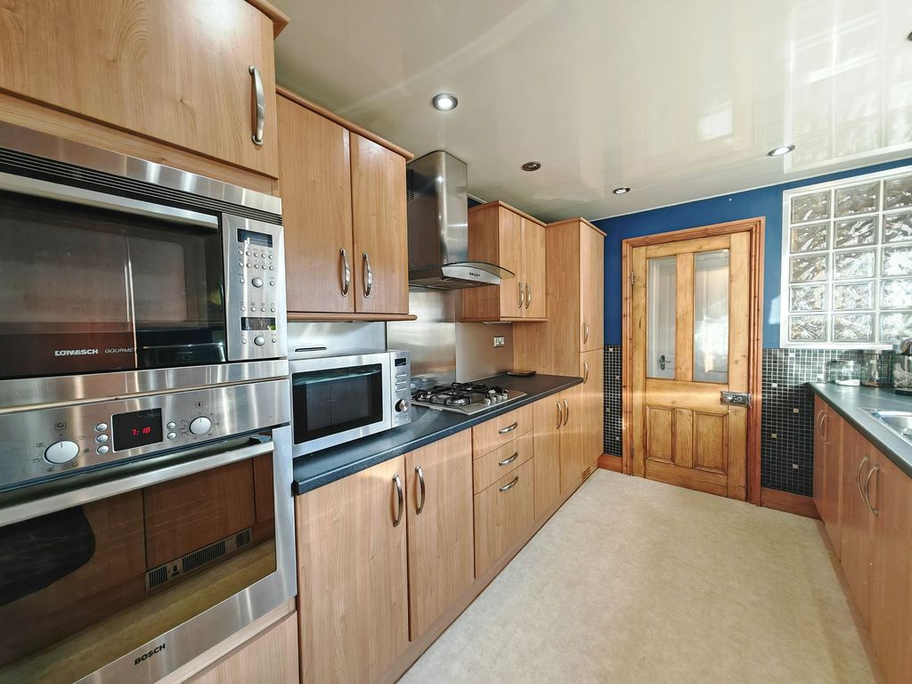 Property photo 3 of 23