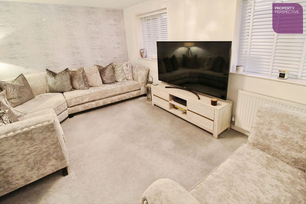 Property photo 2 of 14 Lounge