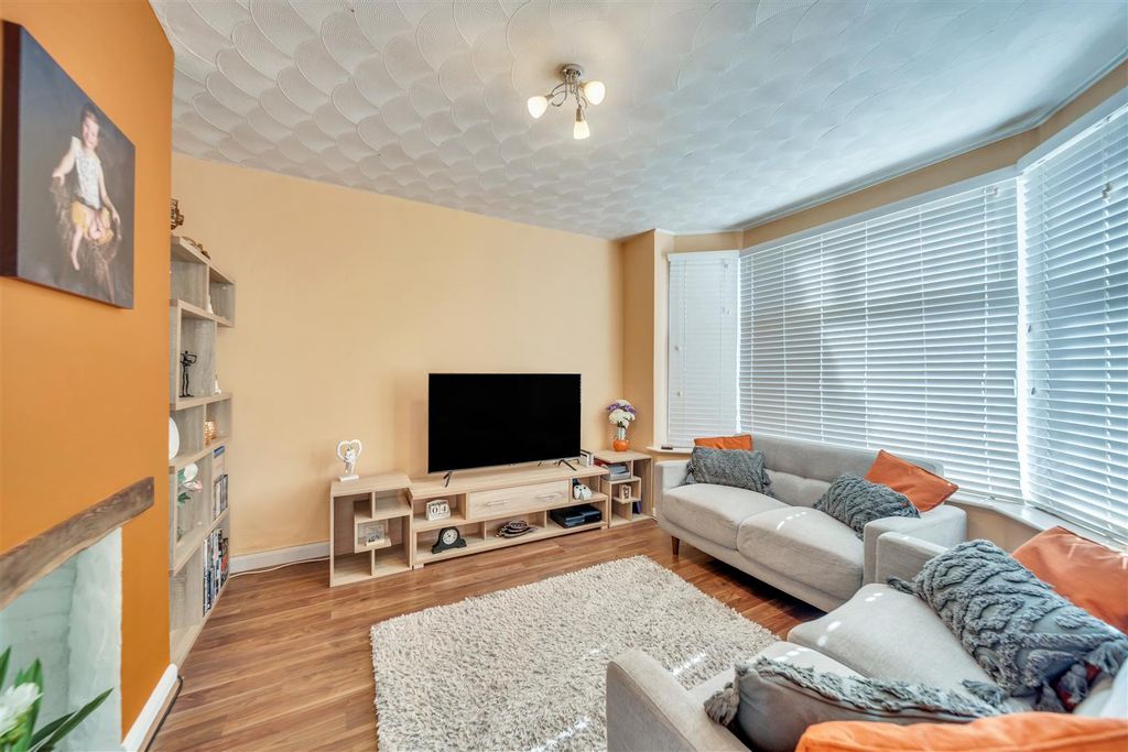 Property photo 2 of 15 21 Sherrington-25.Jpg