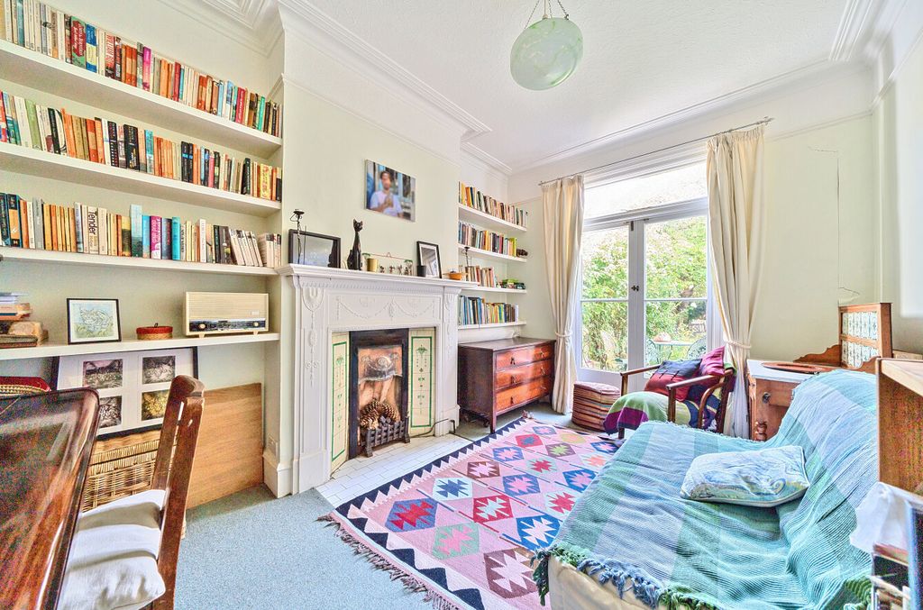 Property photo 3 of 16 1350825-10-68Beb2...