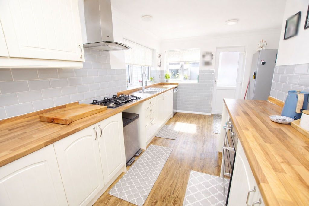 Property photo 3 of 15 Kitchen/ Breakfast Room