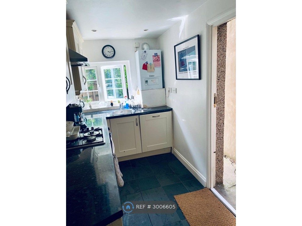 Property photo 2 of 11 Kitchen