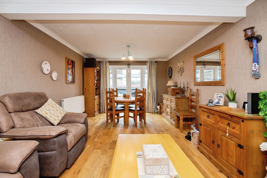 Property photo 3 of 18 Pbox-Img.Jpg