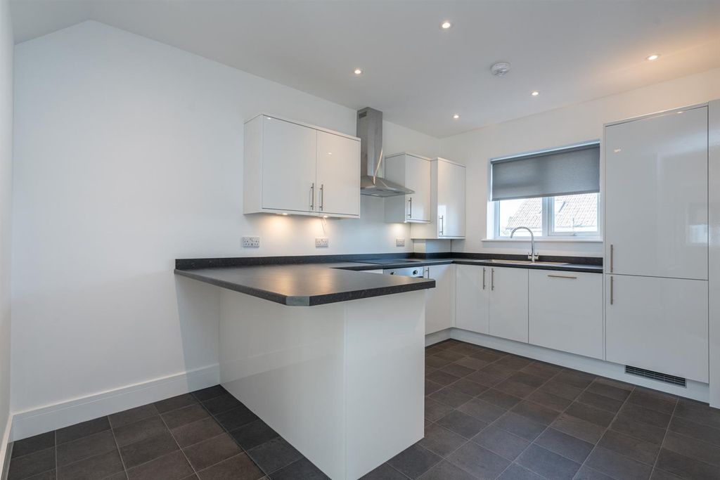 Property photo 2 of 20 Kitchen