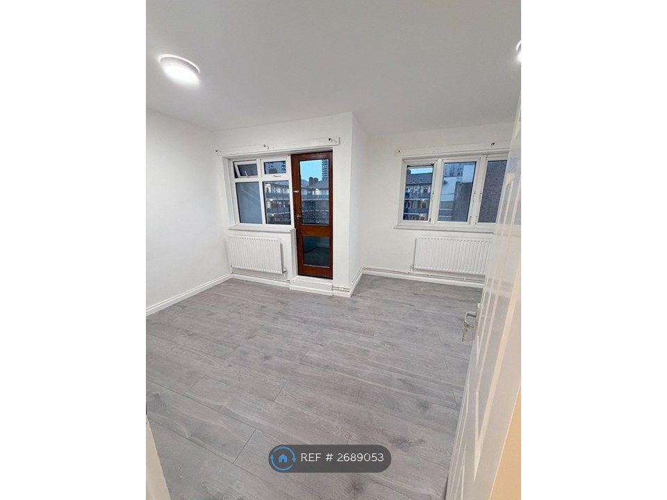 Property photo 3 of 10 Living/ Dining Room