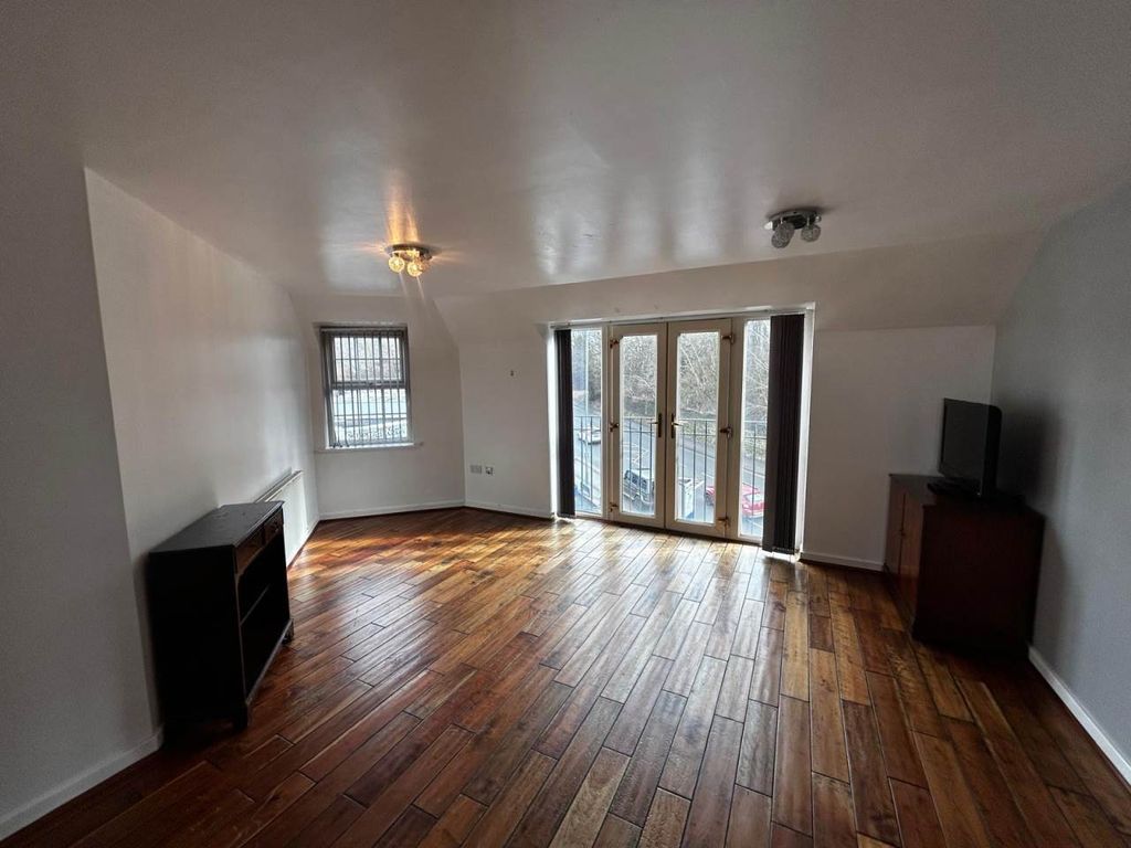 Property photo 3 of 8 Lounge