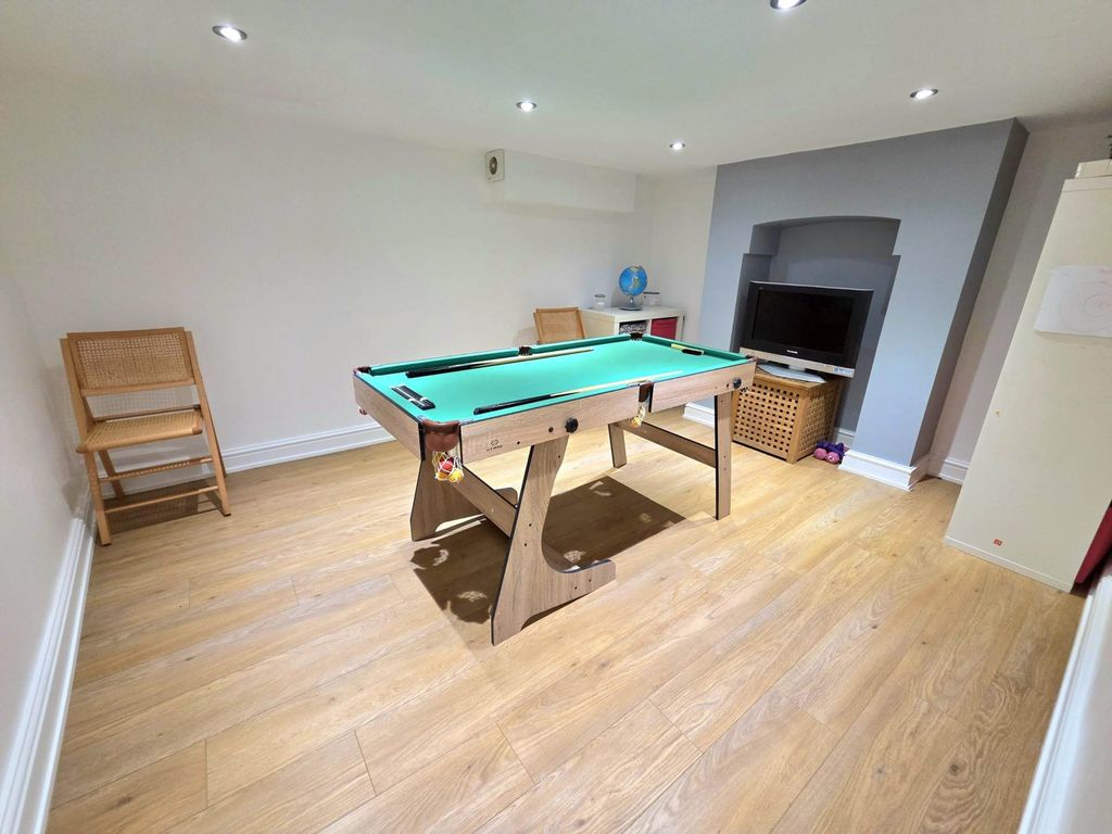 Property photo 2 of 25