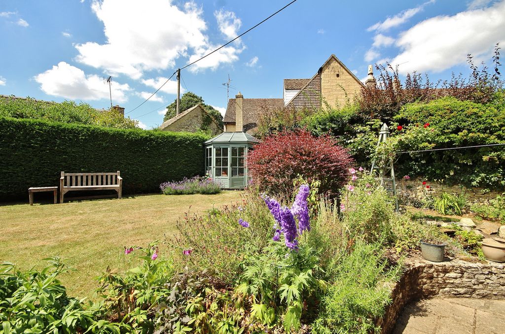 Property photo 2 of 25