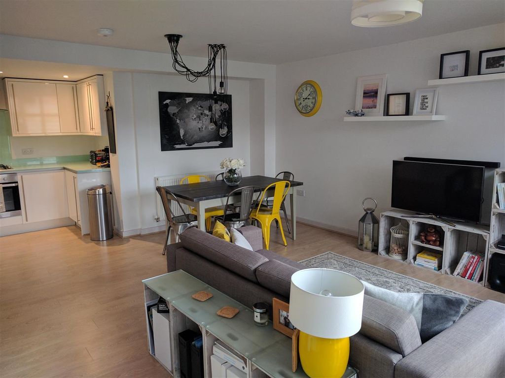 Property photo 2 of 9
