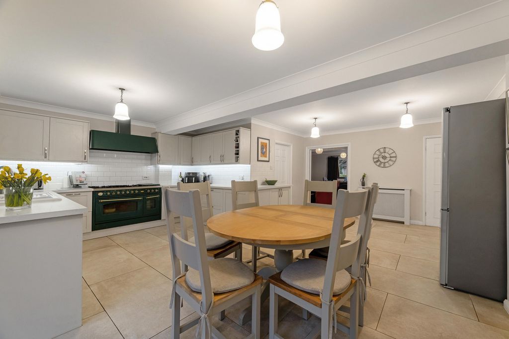 Property photo 3 of 20