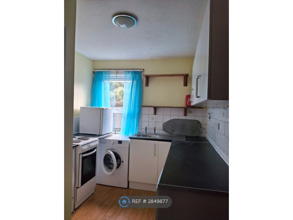 Property photo 2 of 9 Kitchen