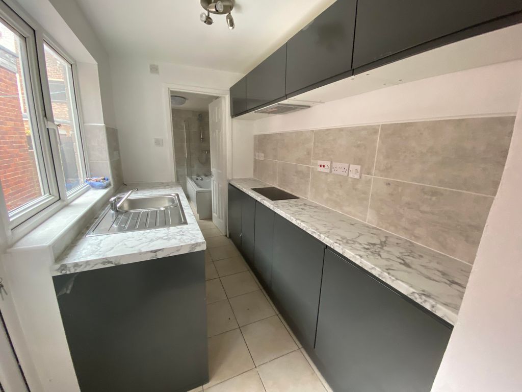 Property photo 2 of 7 Kitchen