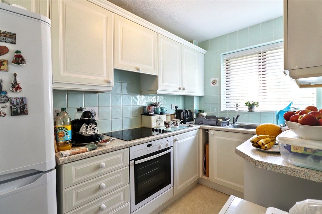 Property photo 3 of 8 Kitchen