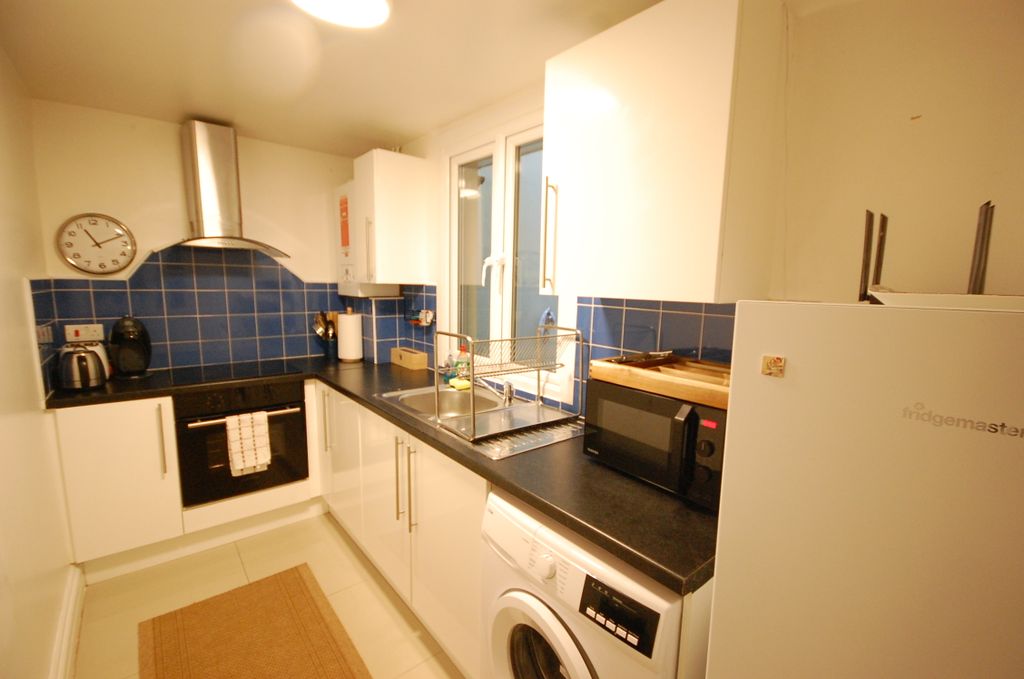 Property photo 3 of 8 Kitchen