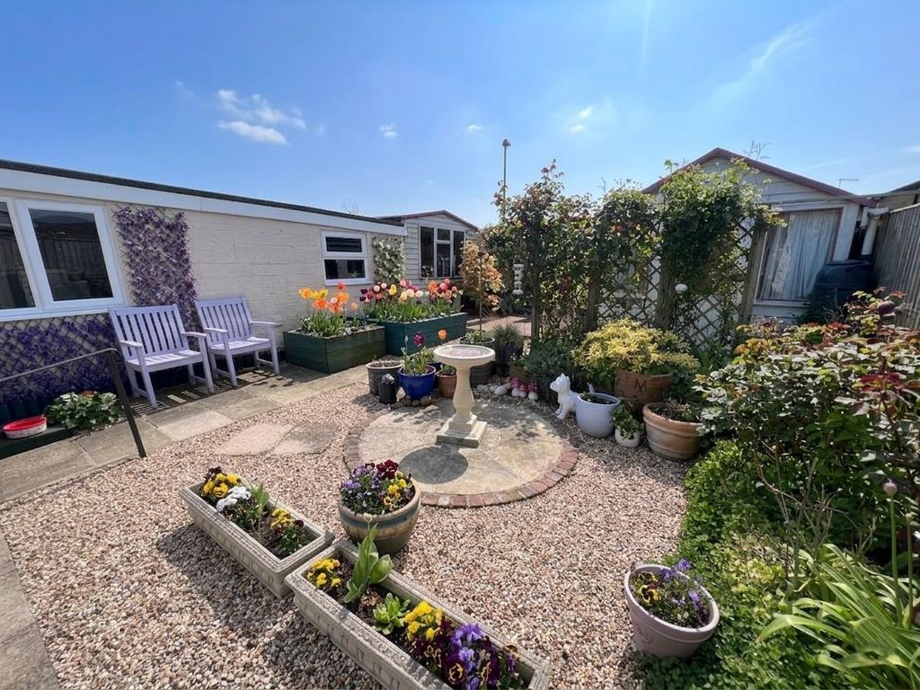 Property photo 2 of 12 Garden 2