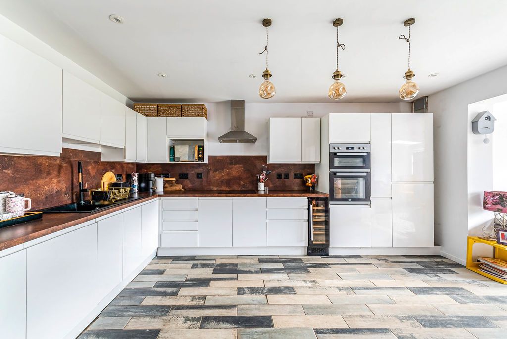 Property photo 2 of 21 Photo 16