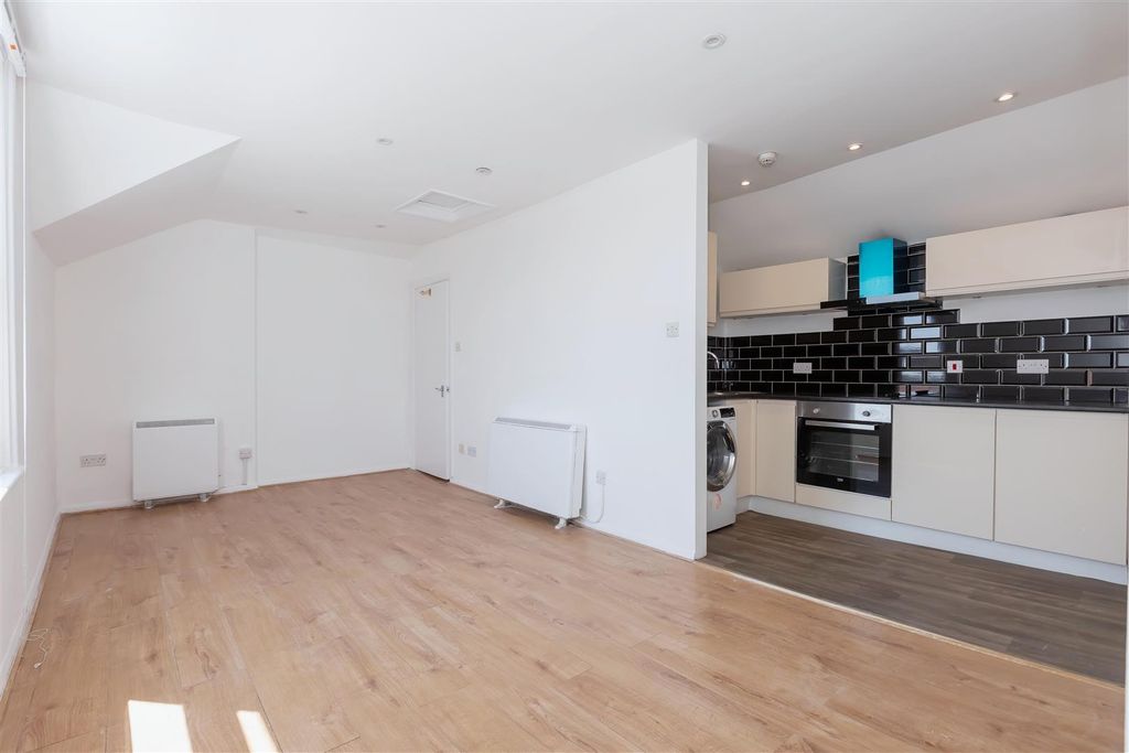 Property photo 3 of 8 3.Jpg