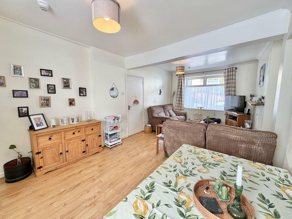 Property photo 2 of 31