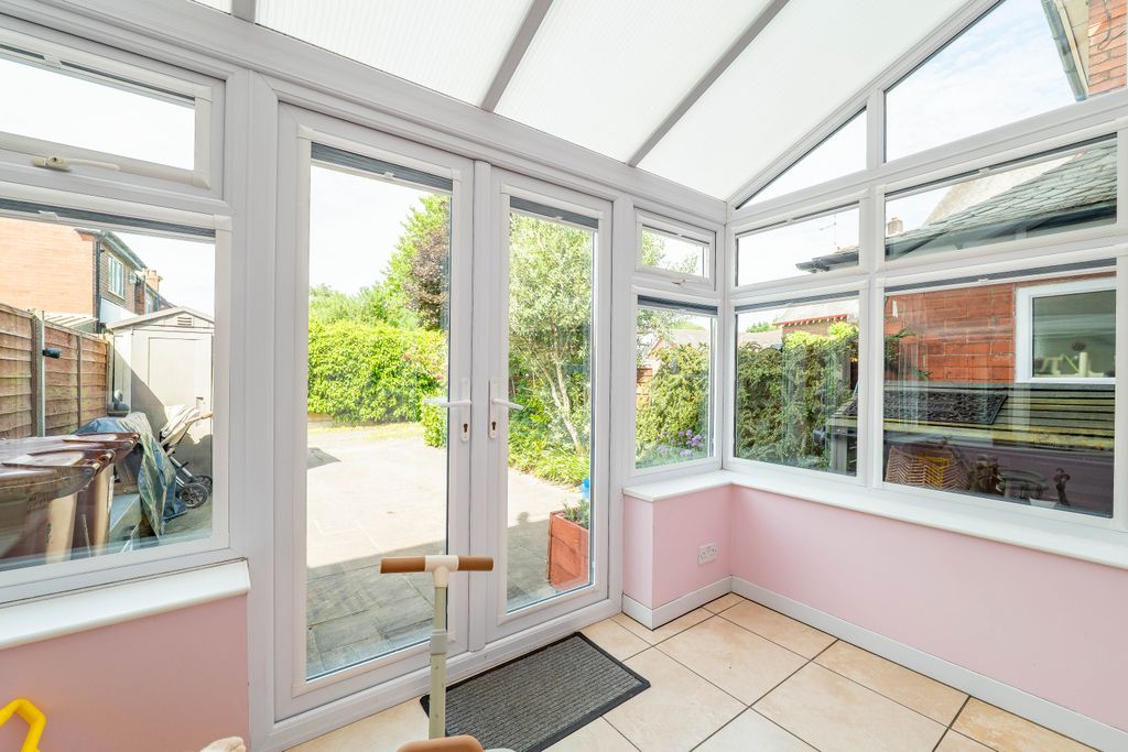 Property photo 3 of 11 Conservatory