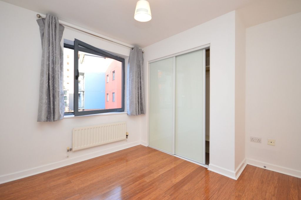 Property photo 1 of 9 Double Bedroom Apartment To Rent