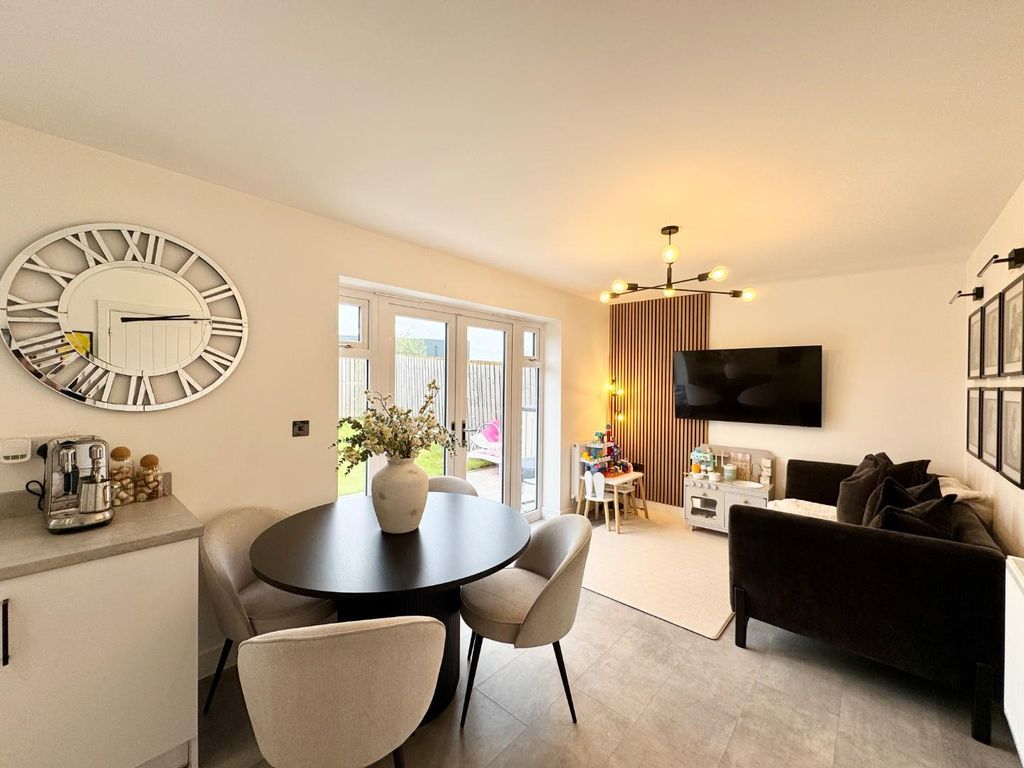 Property photo 3 of 25