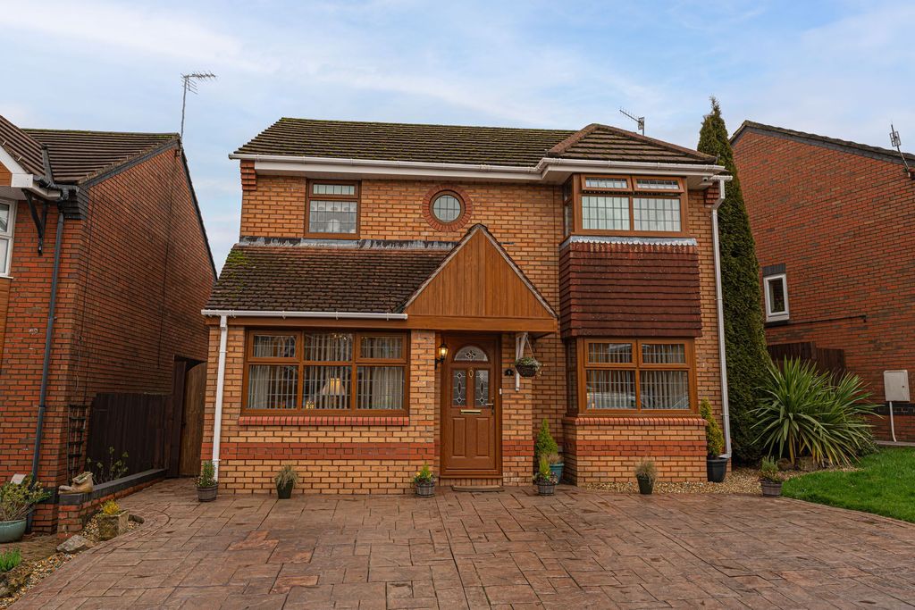 Property photo 1 of 32