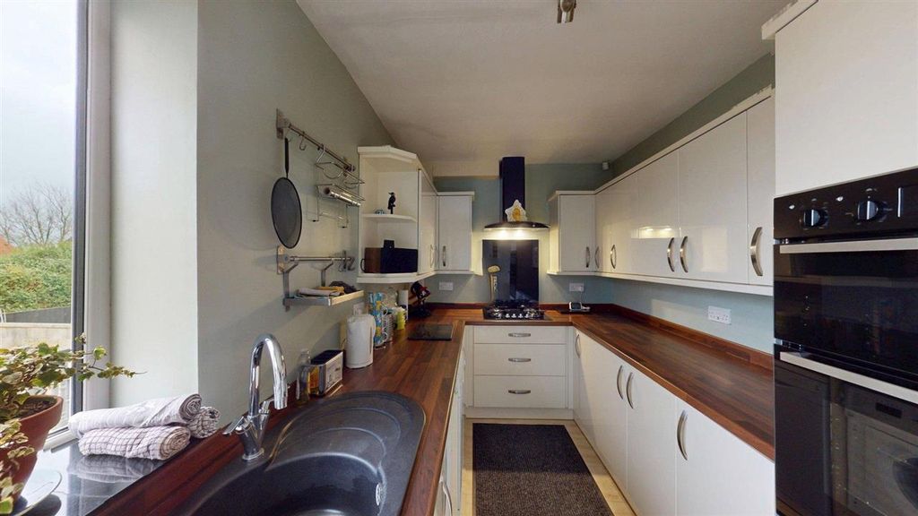 Property photo 2 of 13 Kitchen