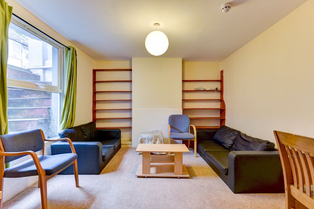 Property photo 1 of 27 A Welcoming And Well-Maintained Living Room Featur...