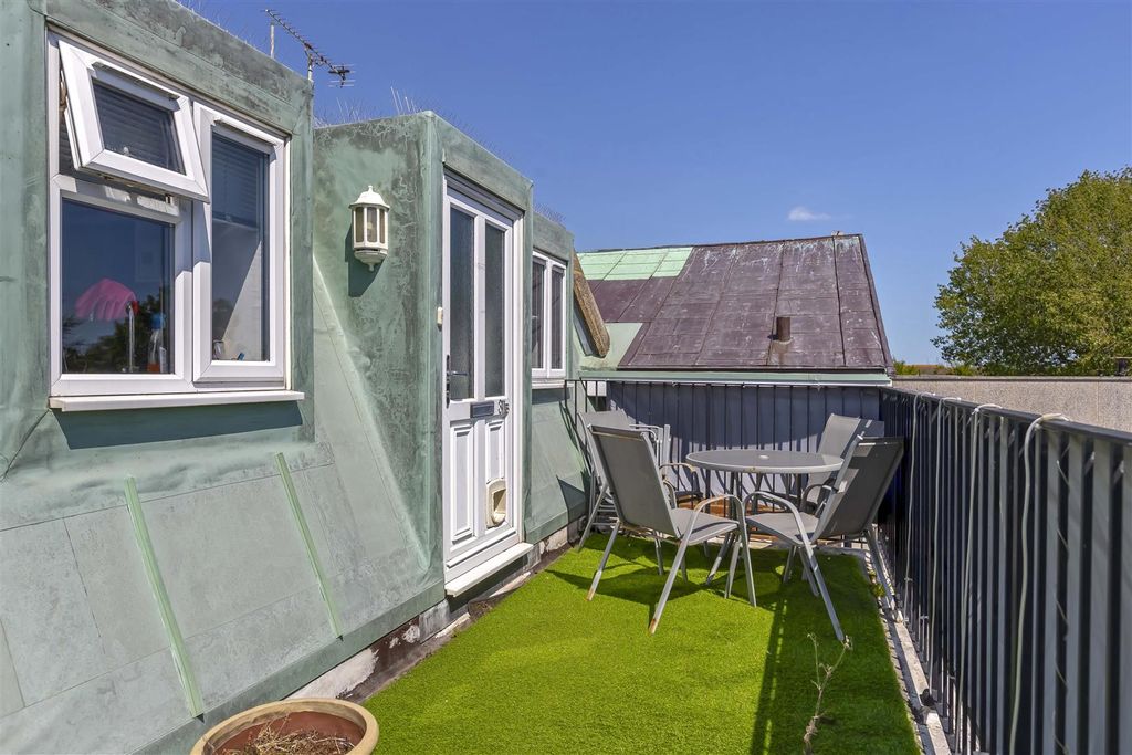 Property photo 1 of 11 Goring Rd_10.Jpg