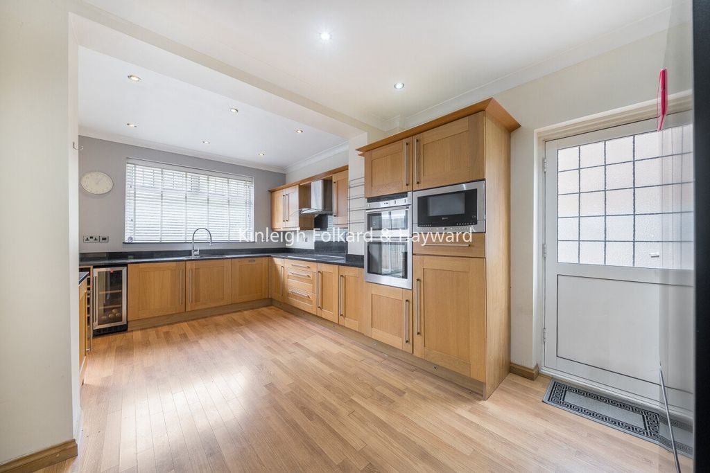 Property photo 3 of 16 Kitchen