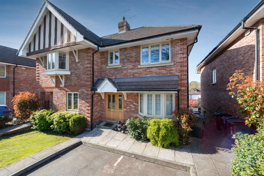 Property photo 1 of 15 Templeside Gardens-1