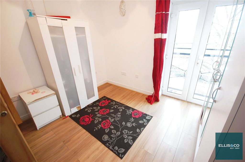 Property photo 2 of 8 Picture No. 28