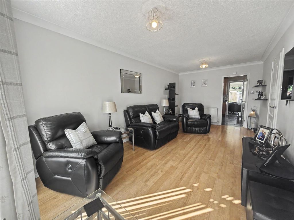 Property photo 2 of 10 Lounge