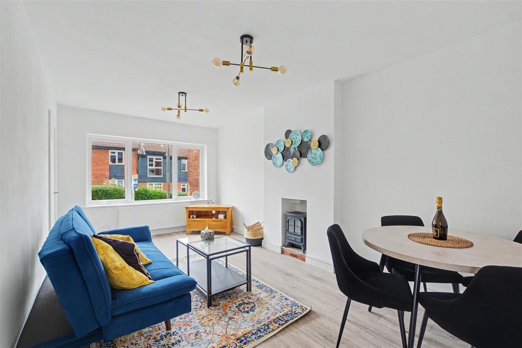 Property photo 2 of 22 Lounge Diner_1.Jpeg