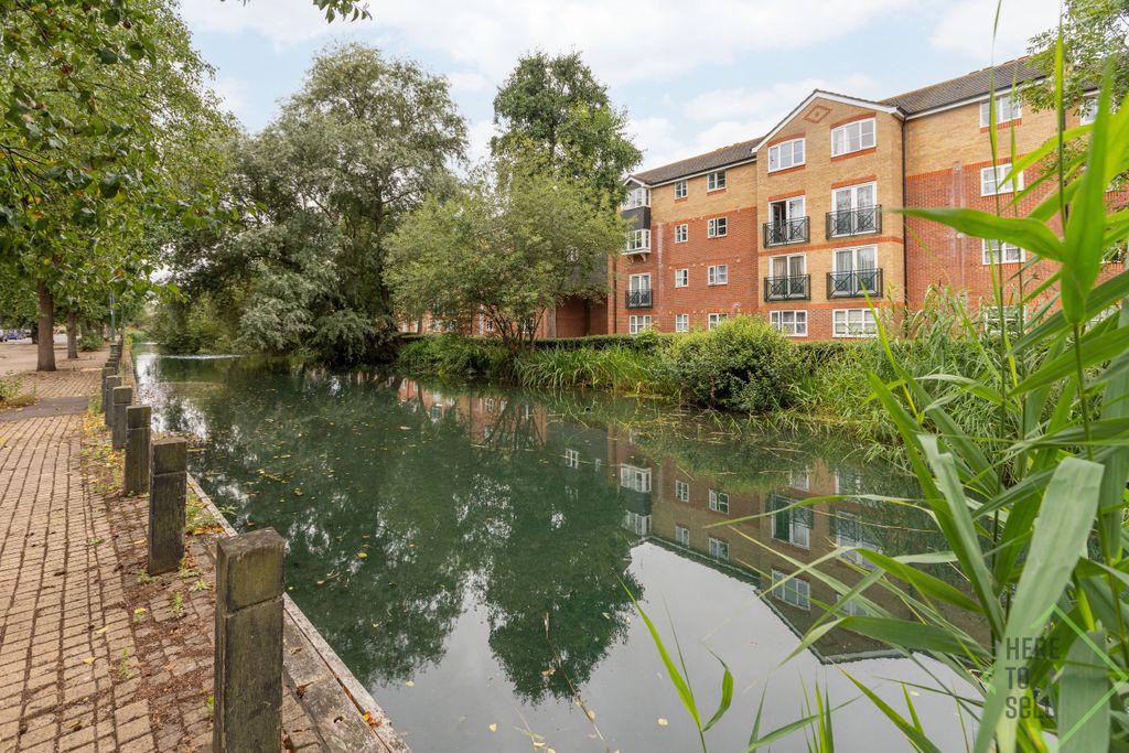 Property photo 1 of 15 Bren Court, Colgate Place, Enfield, En3